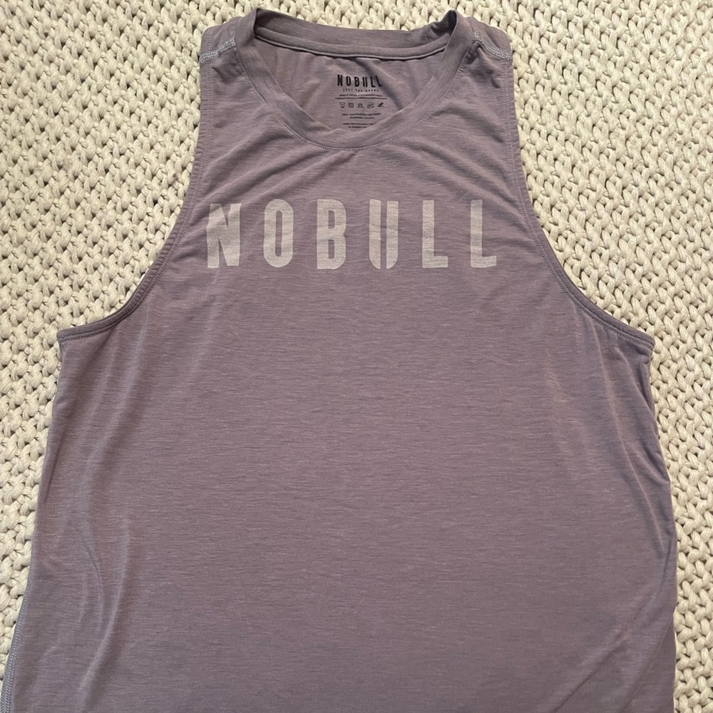 Women’s NOBULL high neck lavender tank, size MEDIUM.